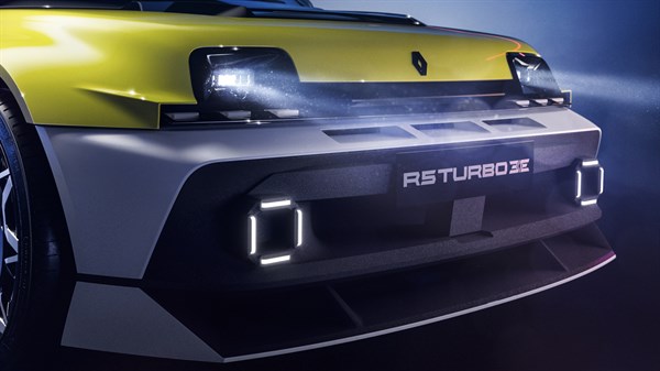 clin d’œil moderne au regard de Renault 5 Turbo - Renault 5 Turbo 3E