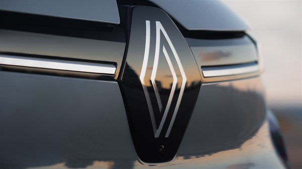Nouvelle Renault Megane E-Tech 100% électrique - nouvel emblème Renault